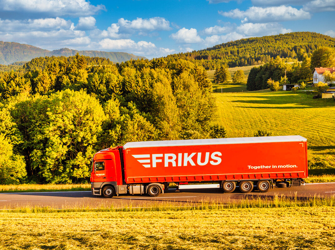 Lkw Transport Müll. Auto Entsorgung. Können Container für