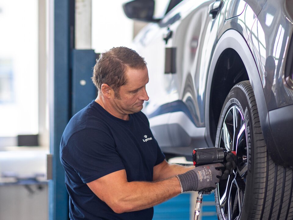 Tire service - Tire changes, mounting and storage.