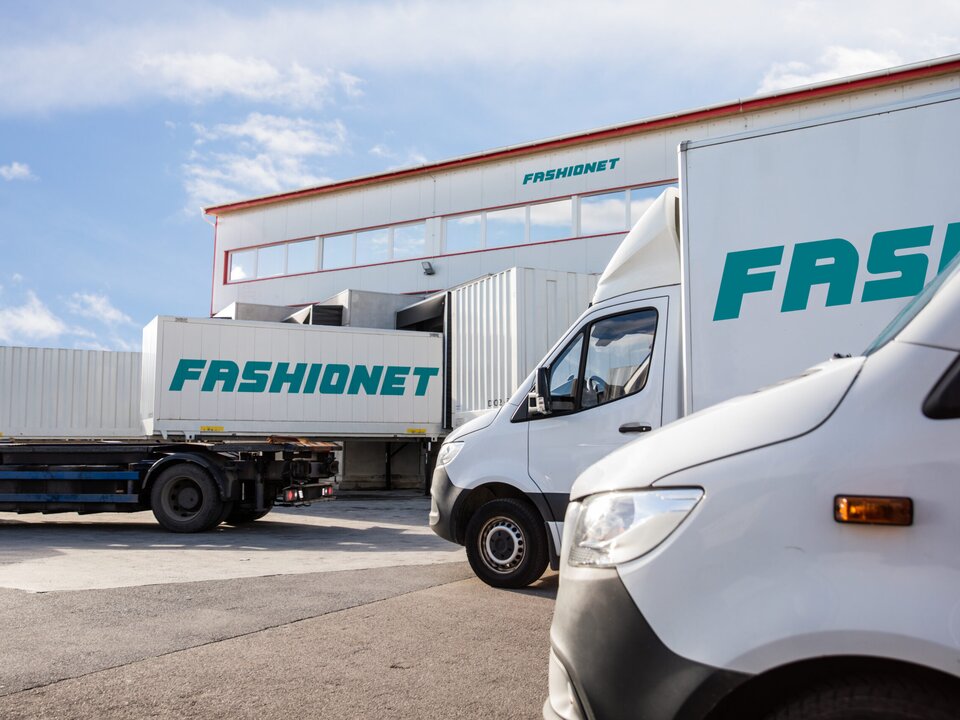 Transporter für Fashionet Textillogistik.