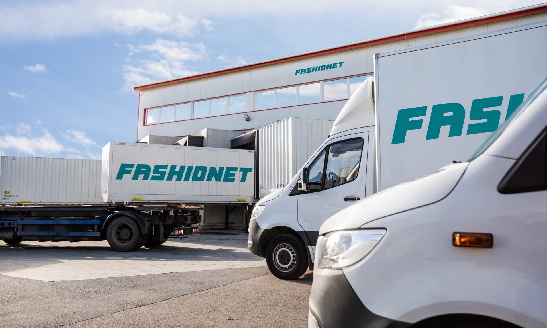 Transporter für Fashionet Textillogistik.