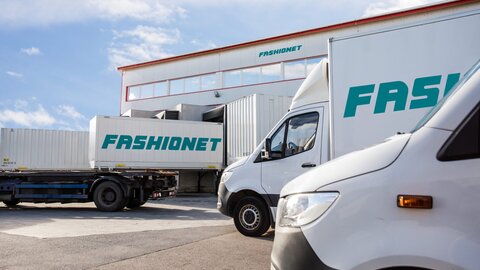 Transporter für Fashionet Textillogistik.