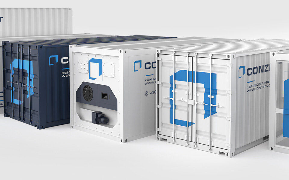 Container und Kühlcontainer in Reihe.