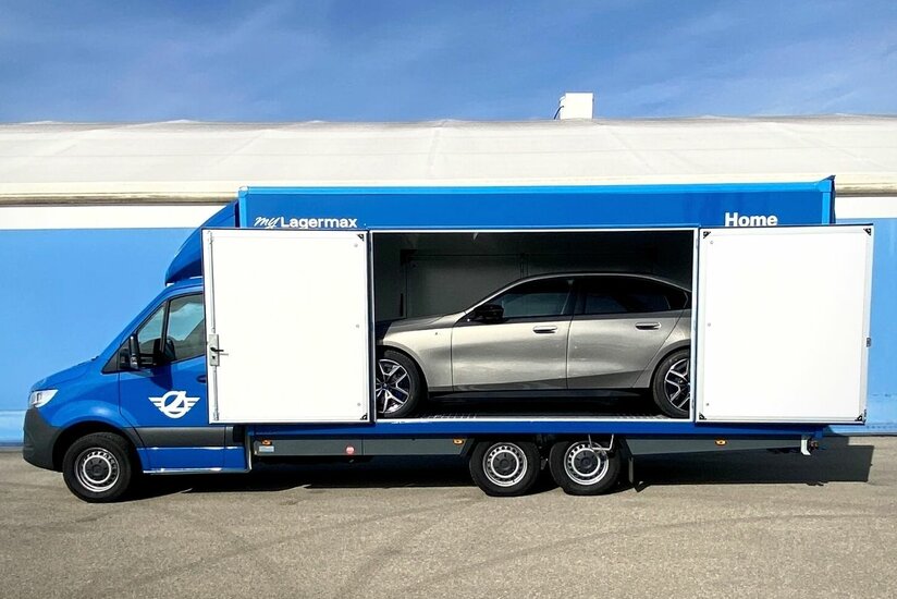 Fahrzeugtransporter seitlich offen Auto in Lkw verladen