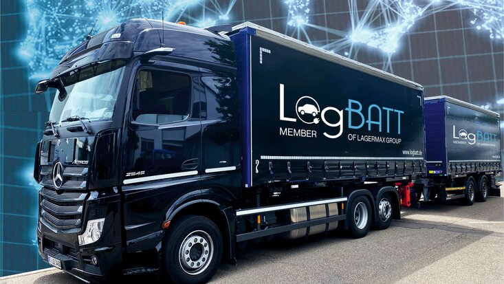 LogBATT Lkw mit Anhänger Hintergrund Europakarte.