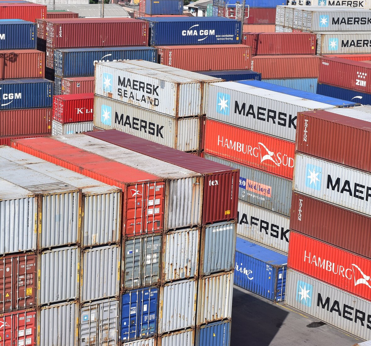 Container übereinander gestapelt - Nahaufnahme.