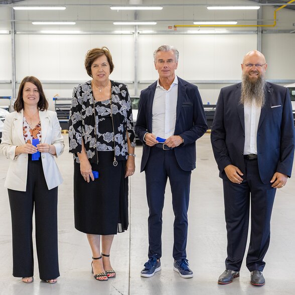 Gruppenfoto - Zwei Damen und zwei Herren bei 30-jährigem Jubiläum von Avtoservis Koper