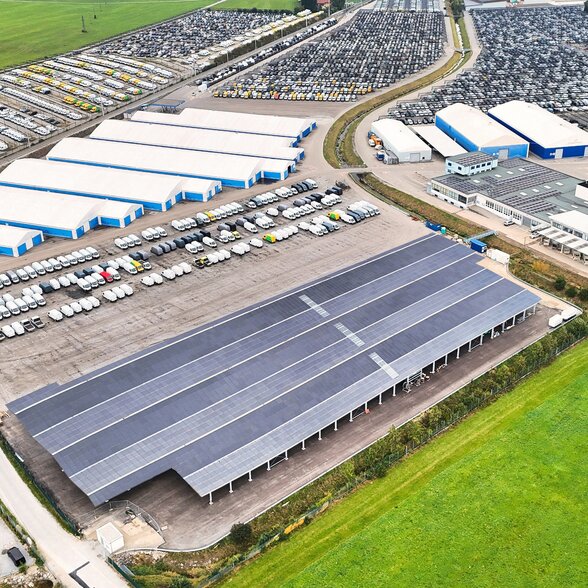 Luftaufnahme Photovoltaikanlage auf Lagermax Gelände